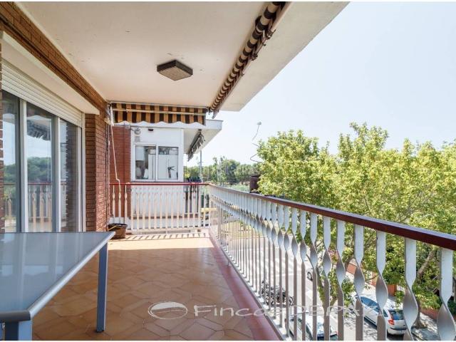 Ático en venta en Castelldefels, Montmar. Soleado, luminoso y con terraza en Montemar Bajo. Áticos.