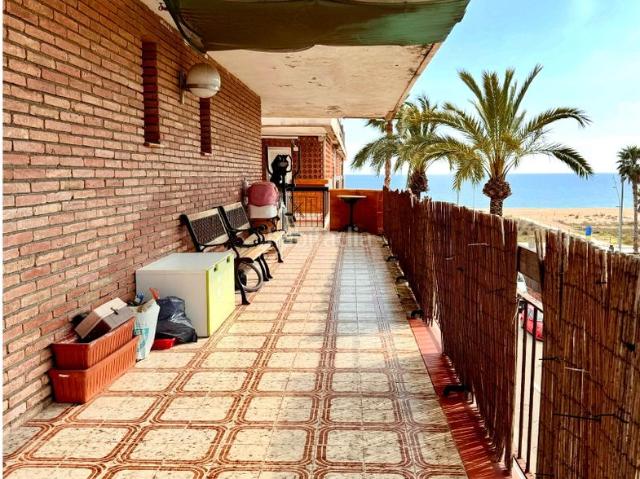 Ático en venta en Castelldefels, Baixador. Áticos.