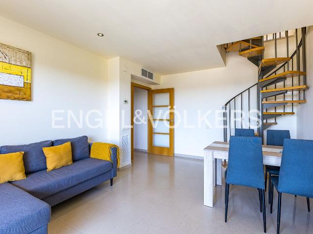 Ático en venta en Castelldefels, Els Canyars. Aticodúplex con licencia turística en Castelldefels. Áticos.