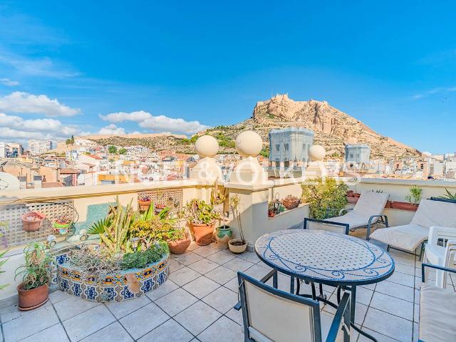 Ático en Venta en Casco Antiguo Sta. Cruz Ayuntamiento