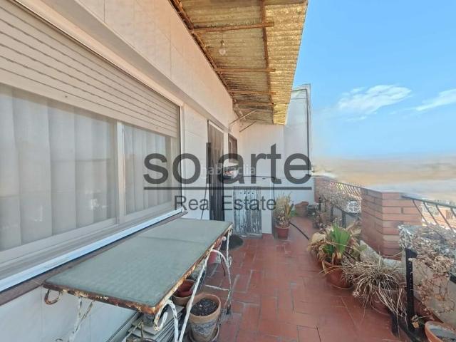 Ático en venta en Cornellà de Llobregat, Almeda El Corte Inglés. Ático acogedor con dos terrazas y 3 dormitorios. Áticos Cornellà de.