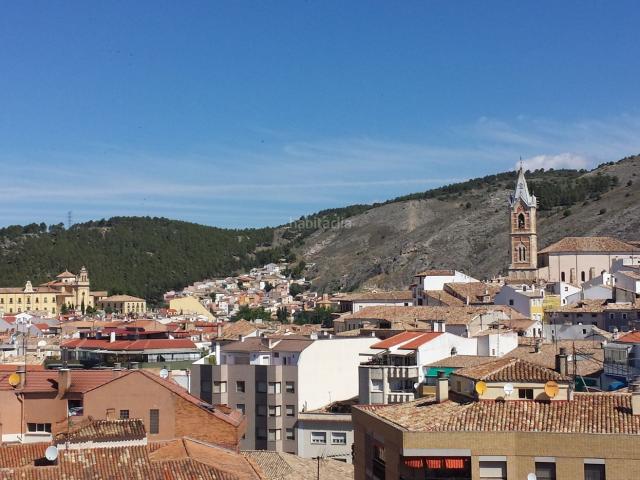 Ático en venta en Cuenca, Centro. Ático con terraza azotea a Carretería, oportunidad para inversores. Áticos.