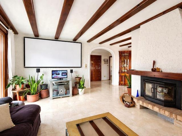Ático en venta en Dénia, Les Bassetes El Marjal. ltpgtOs presentamos este precioso Aacutetico en la hermosa ciudad de Denia, en la provincia de Alicante, a 150 metros del mar, est. Áticos.