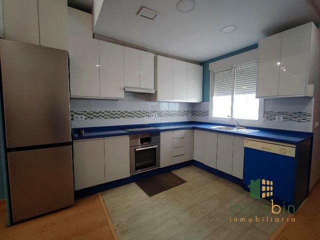 Ático en venta en Don Benito. Piso de unos 100m2 de terraza con plaza de garaje y trastero. Áticos Don.