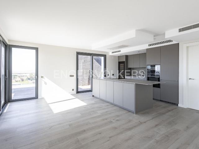 Ático en venta en Esplugues de Llobregat, Centre. Atico de obra nueva con piscina privada en Esplugues. Áticos Esplugues de.
