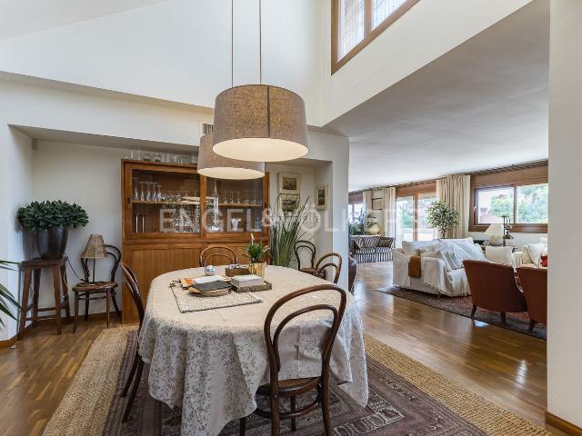 Ático en venta en Esplugues de Llobregat, Finestrelles. Espectacular ático de 260m2 en Finestrelles. Áticos Esplugues de.