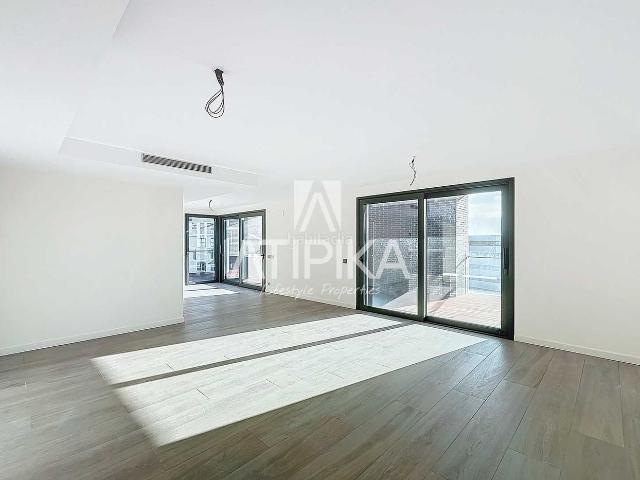 Ático en venta en Esplugues de Llobregat, Finestrelles. Lujoso ático en venta de 170m2 con piscina privada y terraza en Esplugues de Llobregat. Áticos Esplugues de.