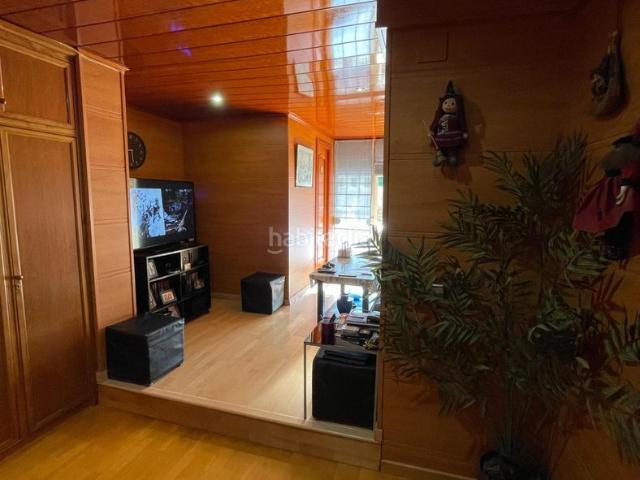 Ático en venta en Esplugues de Llobregat, La Plana. Magnífica vivienda de amplias dimensiones, con una distribución muy completa y, sobre todo, con unos espacios exteriores difíciles. Áticos Esplugues.