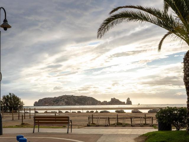 Ático en venta en Estartit, L´Estartit Poble Costa Brava. Piso primera línea de mar en Torroella de Montgrí. Áticos.