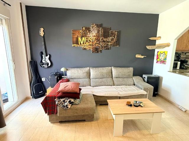 Ático en venta en Fines. Ático luminoso en Fines con 2 dormitorios, cocina integrada y terraza. Áticos.