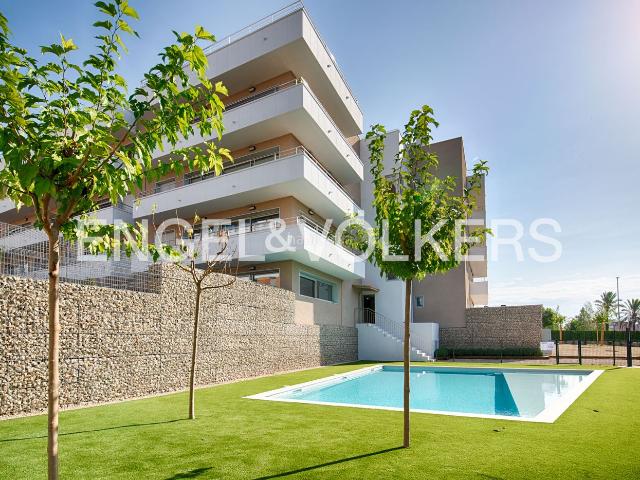 Ático en venta en Figueres, Poble Nou Olivar Gran. Ático de obra nueva con espectacular terraza, vistas abiertas y piscina comunitaria. Áticos.