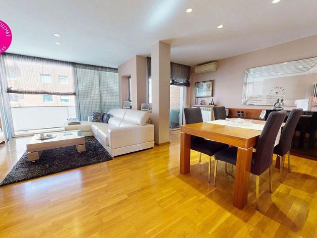 Dúplex en venta en calle Del Mestre Francesc Civil, Girona, de 128 m² 4 habitaciones por 650.000