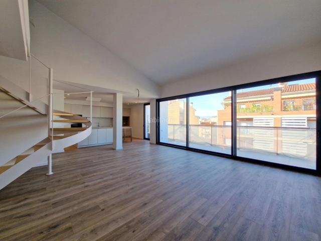 Ático en venta en Girona, Eixample Nord. ATIC DUPLEX, Un espai ampli, lluminós i acollidor Una llar pensada per la comoditat i el benestar de tota la família. Áticos.