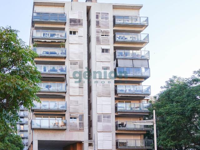 Ático en venta en Girona, Eixample Sud Migdia. ATICO DE 205M² EN EL PARC DEL MIGDIA, CON 2 PLAZAS DE APARCAMIENTO Y TRASTERO. Áticos.