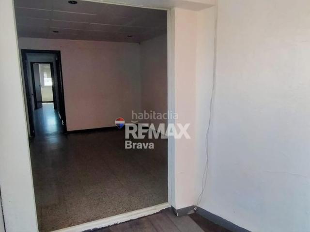 Piso en venta en Girona, Santa Eugenia. Oportunidad bancaria Piso a reformar en la Quinta planta, sin ascensor. Pisos.
