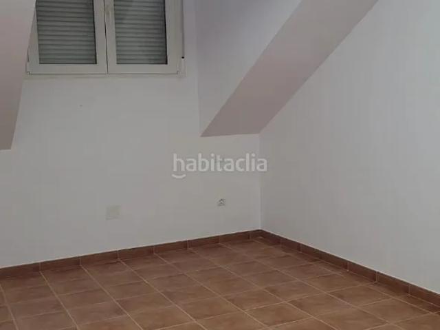 Ático en venta en Herencia. Venta de piso atico seminuevo frente a los institutos. Áticos.