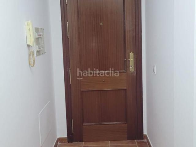 Ático en venta en Herencia. Venta de piso atico seminuevo frente a los institutos. Áticos.