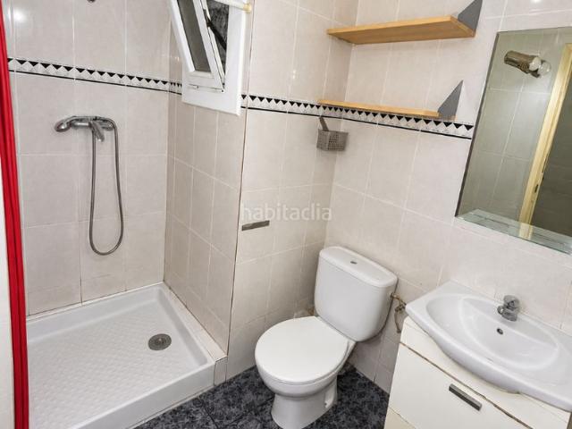 Ático en venta en Hospitalet de Llobregat L´, La Torrassa. Ático con terraza a reformar. Áticos Hospitalet de Llobregat.