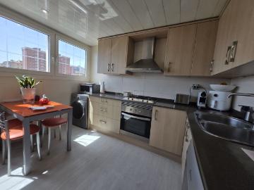 Ático en venta en Hospitalet de Llobregat L´, Can Serra. SUPER ÁTICO terraza 45 m2 vistas sol TOTALMENTE REFORMADO Y EXTERIOR EXCELENTE. Áticos Hospitalet de Llobregat.