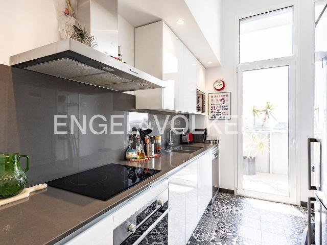 Ático en venta en Hospitalet de Llobregat L´, Sanfeliu. Exclusivo ático en planta 13 con impresionantes vistas panorámicas. Áticos Hospitalet de Llobregat.