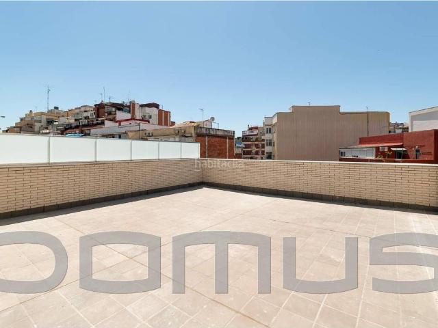 Ático en venta en Hospitalet de Llobregat L´, Sant Josep. En Hospitalet de Llobregat Junto centro comercial La Farga Ático con terrazas de 70 m2,en venta Obra Semi Nueva. Áticos Hospitalet de.