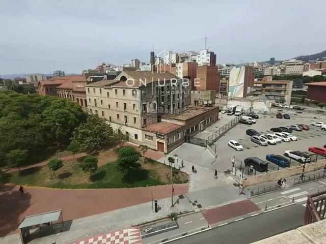 Ático en venta en Hospitalet de Llobregat L´, Sant Josep. Espectacular Ático Duplex en calle Rosalia de Castro en LHospitalet de Llobregat. Áticos Hospitalet de Llobregat.