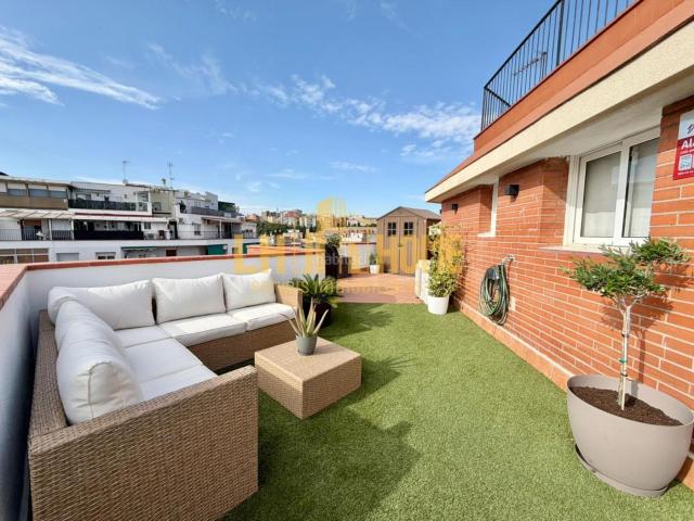 Ático en venta en Hospitalet de Llobregat L´, Sant Josep. Impresionante Ático Reformado en Sant Josep, Hospitalet de Llobregat Tu nuevo hogar te espera!. Áticos Hospitalet de Llobregat.