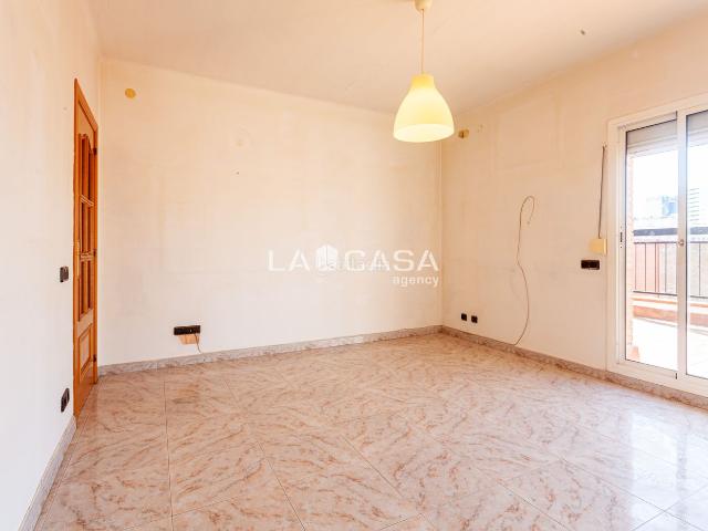 Ático en venta en Hospitalet de Llobregat L´, Santa Eulàlia. Ático de 94 m con 3 dormitorios y terraza en LHospitalet de Llobregat. Áticos Hospitalet de Llobregat.