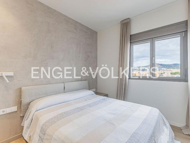 Ático en venta en Hospitalet de Llobregat L´, Santa Eulàlia. Ático de diseño con vistas panorámicas en Plaça Europa. Áticos Hospitalet de Llobregat.
