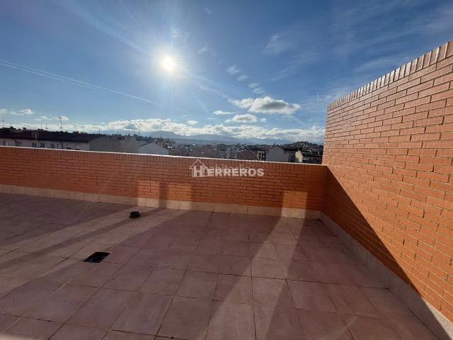 Ático en venta en Lardero. Atico en venta en Lardero, 2 dormitorios. Áticos.