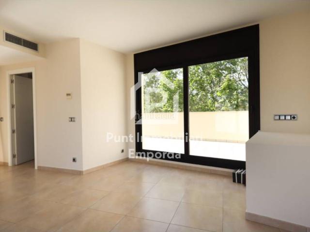 Ático en venta en Llançà, El Port Costa Brava. Ático con gran terraza en el Puerto de Llançà. Áticos.