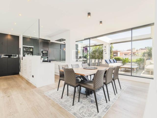 Ático en venta en Martorell. Ático Excelentes de 5 dormitorios con 108m terraza en venta en Les Corts, Barcelona. Áticos.