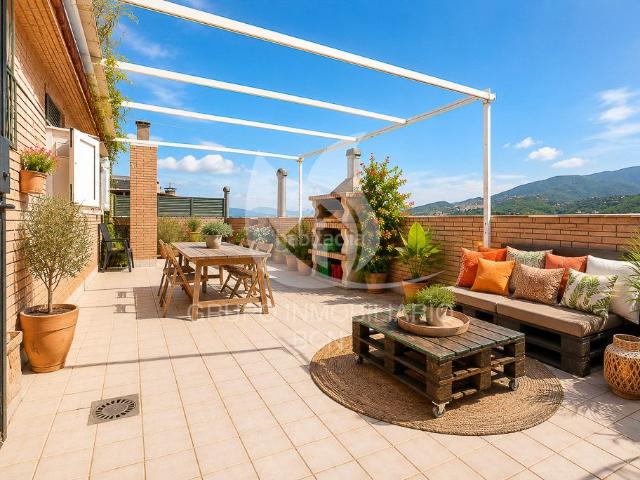 Ático en venta en Montcada i Reixac, Mas Rampinyo Montcada Nova Carrerada. Ático con una terraza que enamora de cuatro dormitorios!. Áticos Montcada i.