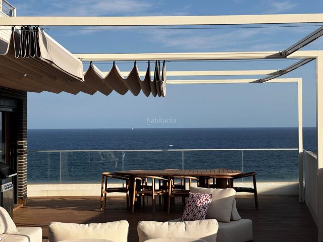 Ático en venta en Montgat. Ático con vistas al mar a pocos minutos de Barcelona, gran terraza y solárium privado. Áticos.
