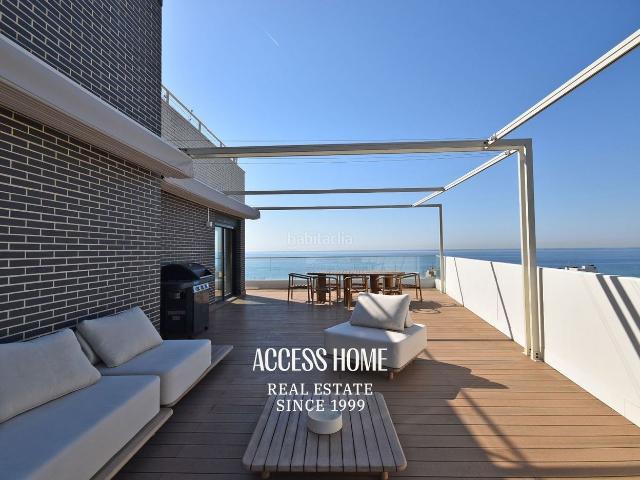 Ático en venta en Montgat. Exclusivo ático en Montgat con impresionantes vistas al mar, espectacular terraza privada y piscina comunitaria. Áticos.