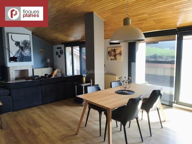 Ático en venta en Montferrer i Castellbò. Exclusivo ático dúplex con terrazas y vistas al Cadí en Golf dAravell. Áticos Montferrer i.
