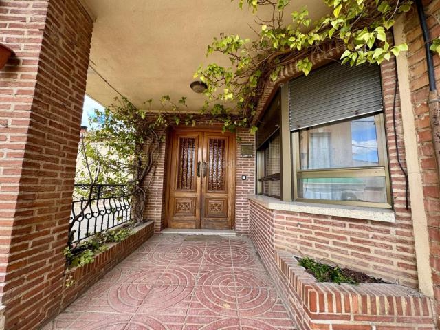 Ático en venta en Monzón de Campos. Oportunidad de vivienda YA ALQUILADA en el casco antiguo de Monzón de Campos!. Áticos Monzón de.