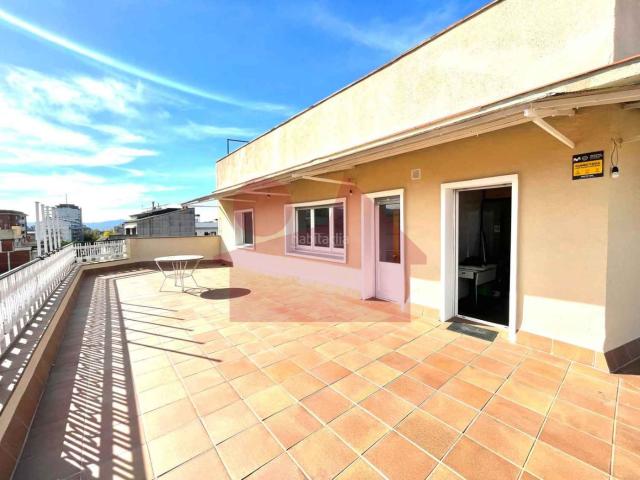Ático en venta en Mollet del Vallès, Centre. Atico con gran terraza muy céntrico. Áticos Mollet del.