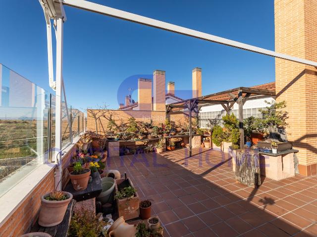 Ático en venta en Navalcarnero, La Dehesa El Pinar. CAPITAL HOME NAVALCARNERO VENDE EN EXCLUSIVA ESPECTACULAR ÁTICO CON GRAN TERRAZA EN LA DEHESA DE NAVALCARNERO. Áticos.