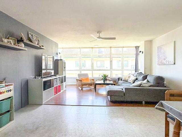 Ático en venta en Nigrán, Nigrán Centro. PLAYA AMÉRICA. PISO ATICO A DOBLE ALTURA A POCOS METROS DE LA PLAYA Y DEL CENTRO DE NIGRAN. TOTALMENTE EXTERIOR. SALON DE 40 M2. Áticos.