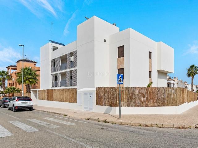 Ático en venta en Orihuela, Los Almendros. Descubre esta fantástica vivienda de obra nueva 2025 situada en la codiciada zona de Orihuela Costa. Áticos.