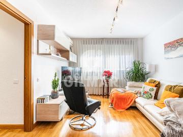 Ático en venta en Parla, Parla Este. Descubre este exclusivo ático situado en la planta 12, en Parla, Madrid. Una vivienda que destaca por sus excelentes vistas despej. Áticos.