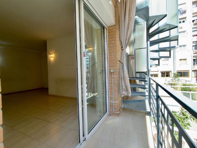 Ático en venta en pasaje De la Independència, Barcelona, de 90 m² 3 habitaciones por 580.000
