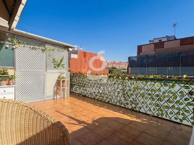Ático en venta en pasaje Joan Brillas, Esplugues de Llobregat, de 60 m² 3 habitaciones por 249.500