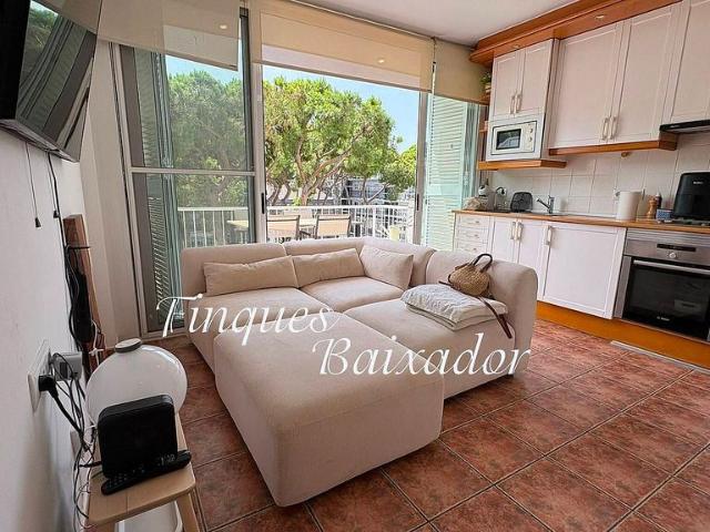 Ático en venta en paseo De la Tramuntana, Castelldefels, de 50 m² 2 habitaciones por 300.000
