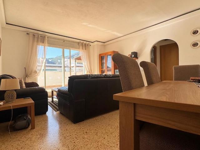Ático en venta en Pego. Soleado ático con garaje y amplia terraza con orientación sur en el corazón de Pego. Áticos.