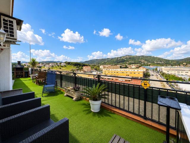 Ático en venta en Pineda de Mar, Poblenou. espectacular Atico con gran terraza. Áticos Pineda de.