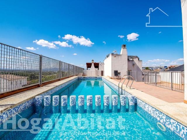 Ático en venta en Pobla del Duc la. PRECIOSO ÁTICO DÚPLEX CON TERRAZA, PISCINA Y GARAJE CERRADO. Áticos Pobla del Duc.