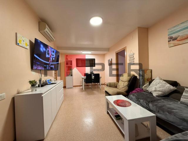 Piso en venta en Prat de Llobregat El, Sant Cosme La Granja. PISO 4 HABITACIONES Y 2 BAÑOS. Pisos Prat de Llobregat.