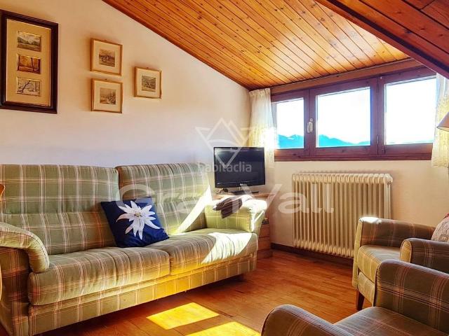 Ático en venta en Puigcerdà Pirineos. Acogedor ático con vistas en el centro de Puigcerdà. Áticos.